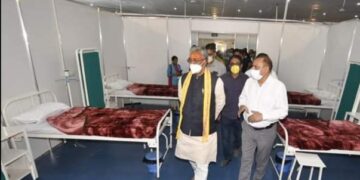 CM ने किया कुंभ के लिए बने बेस अस्पताल का निरीक्षण