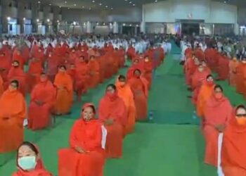 उत्तराखंड : मंत्री ने खुलेआम उड़ाई कोरोना नियमों की धज्जियां !