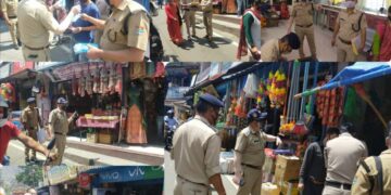 चमोली पुलिस ने गोपेश्वर में चलाया चैकिंग/जागरूकता अभियान