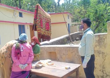 ग्राम पंचायत स्तर पर सैनिटाइजेशन का कार्य युद्ध स्तर पर जारी