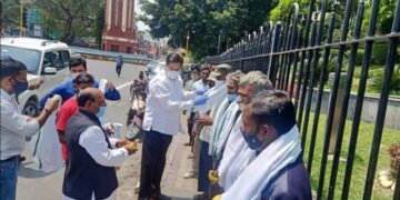 मजदूर दिवस पर उत्तराखंड कांग्रेस प्रदेश अध्यक्ष ने किया मजदूरों का सम्मान