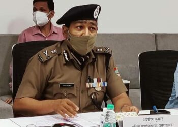 रोड पर आने वाले सभी व्यक्तियों की सख्ती से चैकिंग के निर्देश