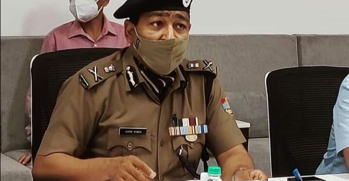 रोड पर आने वाले सभी व्यक्तियों की सख्ती से चैकिंग के निर्देश