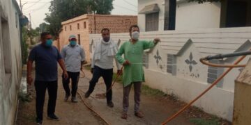 ग्रामसभा खदरी खड़कमाफ में किया गया दवा का छिड़काव