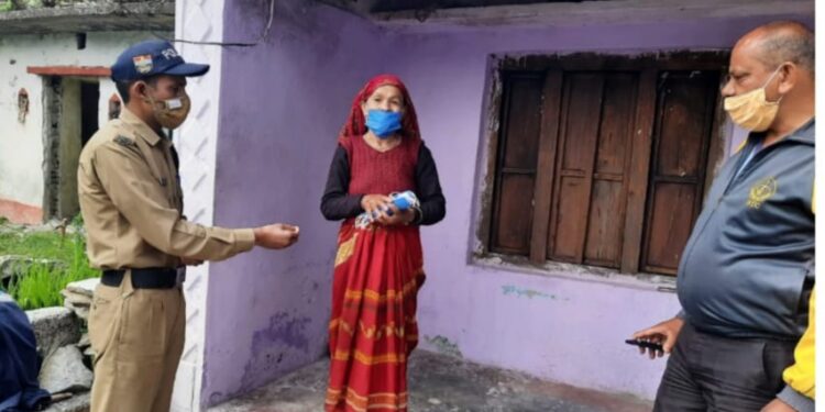 ‘मिशन हौसला’ के तहत मित्र पुलिस का फर्ज निभा रही जनपद चमोली पुलिस