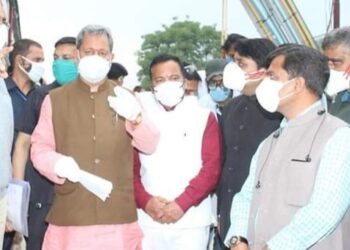 मुख्यमंत्री ने लिया अल्मोड़ा के बेस चिकित्सालय और मेडिकल काॅलेज का जायजा