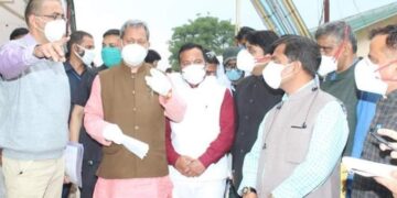 मुख्यमंत्री ने लिया अल्मोड़ा के बेस चिकित्सालय और मेडिकल काॅलेज का जायजा