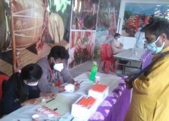 ग्राम पंचायत खदरी खड़क माफ में किया गया ग्रामीणों का कोरोना टेस्ट