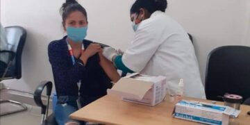 देहरादून में पत्रकारों को लगा “कोवैक्सीन” का टीका