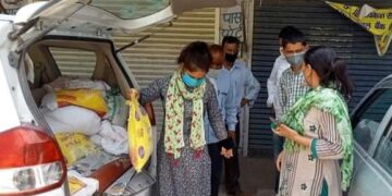 UKD और पर्वतजन फाउंडेशन ने जरूरतमंदों को बांटी राशन