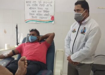 स्व. राजीव गांधी की पुण्यतिथि की पूर्व संध्या पर किया गया रक्तदान