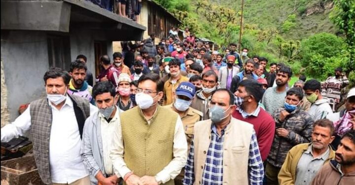 कांग्रेस अध्यक्ष प्रीतम सिंह ने किया आपदा प्रभावित क्षेत्र का दौरा