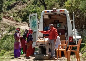 रिवाज और टीएचडीसी ने ग्राम पंचायत डारसिल में लगाया स्वास्थ्य शिविर