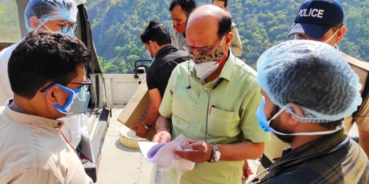 कोविड सेंटर को मंत्री सुबोध उनियाल ने दिए 15 आक्सीजन कंस्ट्रेटर