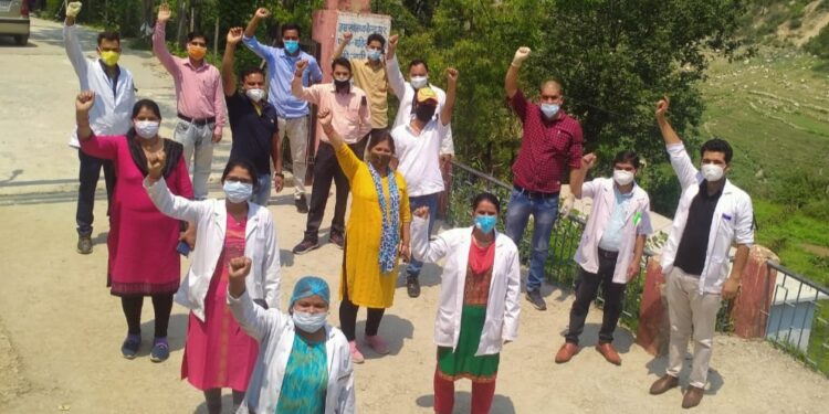 भिलंगना प्रखंड में भी NHM संविदा कर्मचारियों का आंदोलन शुरू