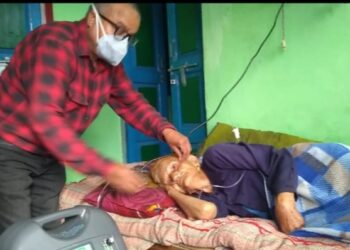 ग्रामीणों की जिंदगी बचाने की उम्मीद बनकर सेवा कर रहे हैं डॉ. नरेंद्र डंगवाल