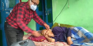 ग्रामीणों की जिंदगी बचाने की उम्मीद बनकर सेवा कर रहे हैं डॉ. नरेंद्र डंगवाल