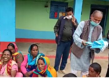 बारातियों को शूरवीरलाल जी ने बांटे मास्क