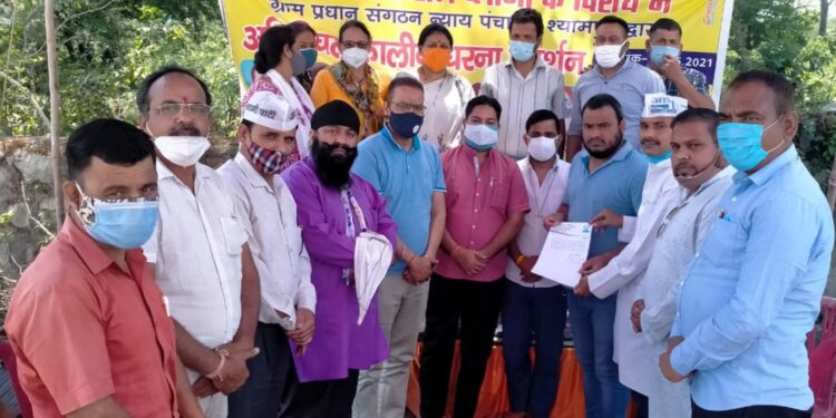 आम आदमी पार्टी ने ऋषिकेश प्रधान संगठन को सौंपा समर्थन पत्र