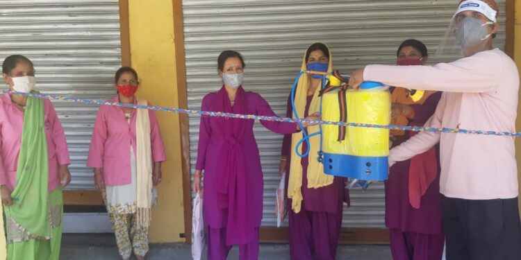 अपनी ग्राम पंचायतों में कोरोना को परास्त करने में जुटा रहा सेना का पूर्व योद्धा