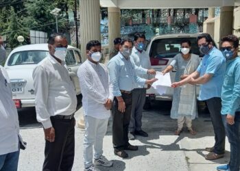 वैक्सीनेशन की समानांतर कीमतों को लेकर कांग्रेस ने दिया ज्ञापन