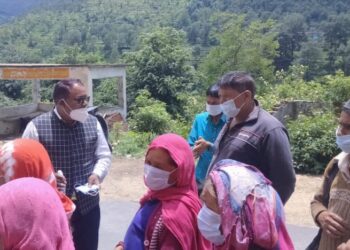 हिमालय ज्ञान विज्ञान संस्था ने स्वास्थ्य शिविर लगाकर बांटी दवा