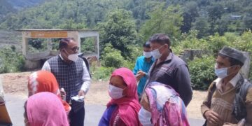 हिमालय ज्ञान विज्ञान संस्था ने स्वास्थ्य शिविर लगाकर बांटी दवा