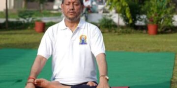 CM रावत ने उत्तराखण्ड आयुर्वेदिक विश्व विद्यालय परिसर में किया योगाभ्यास