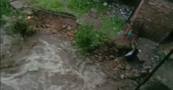 भिलंग क्षेत्र में हुई मूसलाधार बारिश और ओलावृष्टि