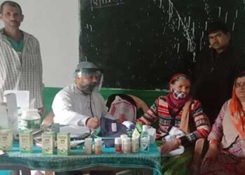 ग्राम पंचायत गंडवाड़ी में लगा निशुल्क स्वास्थ्य शिविर