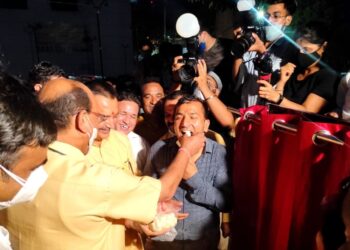 दुधिया रोशनी से जगमगाया जानकीपुल