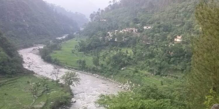 सड़क के लिये तरस रहा घनसाली विधानसभा का ‘यह’ ग़ांव