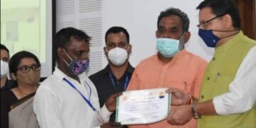 मुख्यमंत्री ने लाभार्थियों को सौंपे प्रधानमंत्री आवास योजना के स्वीकृति पत्र