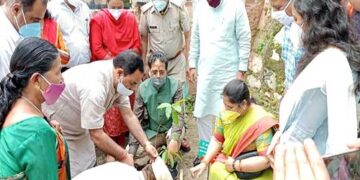 प्रभारी मंत्री डॉ. हरक सिंह रावत ने के-ब्लॉक में लगाया रुद्राक्ष का वृक्ष