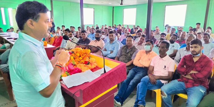 UJP केंद्रीय अध्यक्ष दिनेश धनै ने ली सारजूला पट्टी की बूथ कमेटियों की बैठक