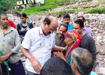 कैबिनेट मंत्री सुबोध उनियाल ने किया आपदा प्रभावित गांवों का दौरा