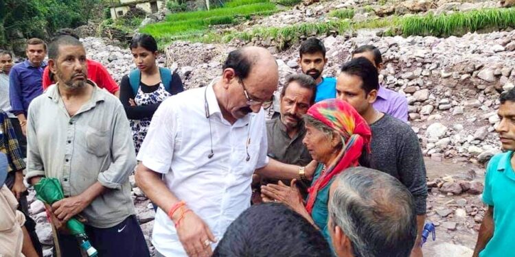 कैबिनेट मंत्री सुबोध उनियाल ने किया आपदा प्रभावित गांवों का दौरा