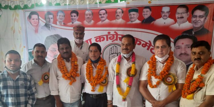 जिला कांग्रेस कार्यालय में हुआ विजय गुनसोला व कैप्टन गबर सिंह नेगी का स्वागत