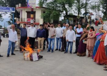 महंगाई और बेरोजगारी के विरोध में कांग्रेस ने फूंका भाजपा सरकार का पुतला