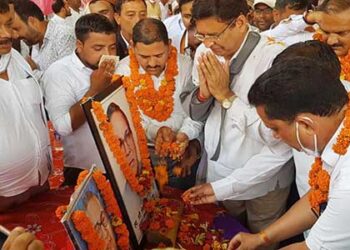 नेता प्रतिपक्ष प्रीतम सिंह की उपस्थिति में दिव्यांग जनों को बांटे उपकरण