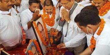 नेता प्रतिपक्ष प्रीतम सिंह की उपस्थिति में दिव्यांग जनों को बांटे उपकरण