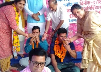 मुख्यमंत्री के आश्वासन पर श्रीमती सोना सजवाण ने तुड़वाया अभिभावकों का अनशन