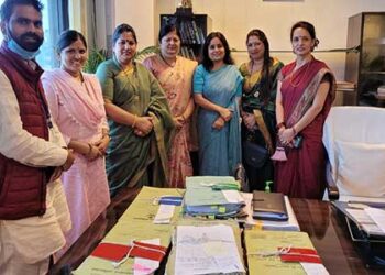 श्रीमती सोना सजवाण के नेतृत्व में सचिवालय में शिक्षा सचिव राधिका झा से मिले 7 जिला पंचायत अध्यक्ष