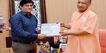 युवा कवि-पत्रकार जगमोहन आजाद ने मुख्यमंत्री योगी आदित्यनाथ से की शिष्टाचार भेंट