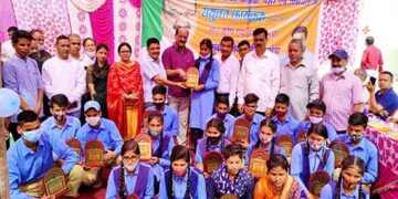 ग्रामीणों ने किया कैबिनेट मंत्री सुबोध उनियाल का गर्मजोशी से स्वागत