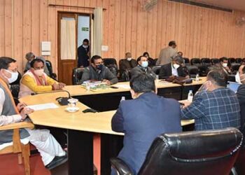 कोविड के नए वैरिएंट ओमिक्रोन का खतरा टालने CM ने की अहम बैठक