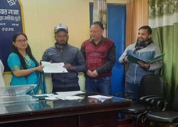 नगर पंचायत अध्यक्ष मीना खाती ने बांटे पुरस्कार