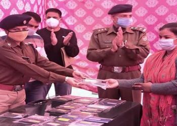 टिहरी पुलिस ने सर्विलांस की मदद से खोज निकाले 04 लाख 75 हजार कीमत के गुम मोबाइल