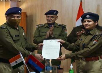 घनसाली थाना के अमित राठौर, लम्बगांव के ओमप्रकाश को SSP टिहरी ने किया सम्मानित