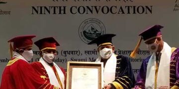 गढ़रत्न नरेंद्र सिंह नेगी जी को डॉक्टर ऑफ लेटर्स की उपाधि